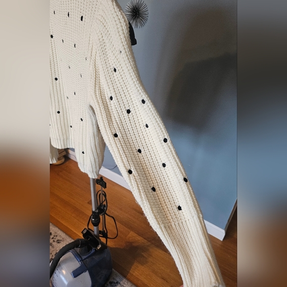 BLK POLKADOT SWEATER! Like new condition - Picture 4 of 5